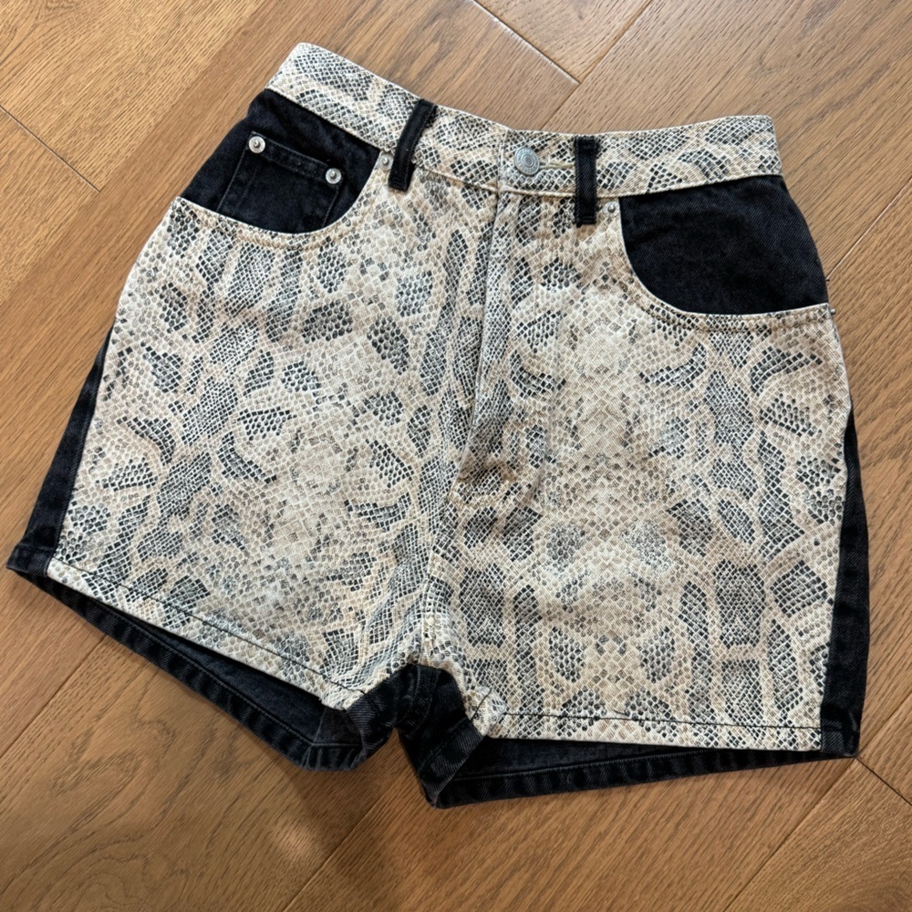 EUC VINTAGE 90s JORDACHE High Waisted Denim Shorts - Black & Snakeskin - Size 25
